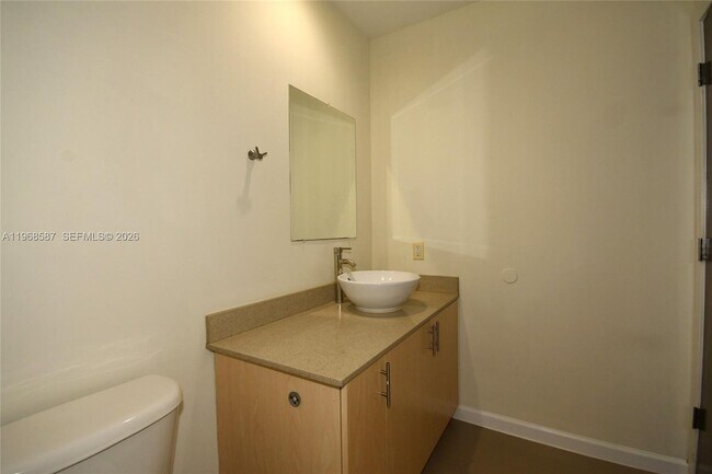 Building Photo - 2780 SW 33rd Ave