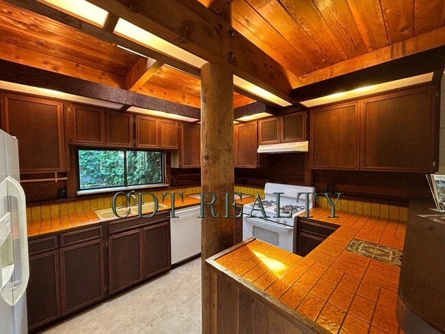 Building Photo - 3BR/ 2BA CARMEL VALLEY RETREAT