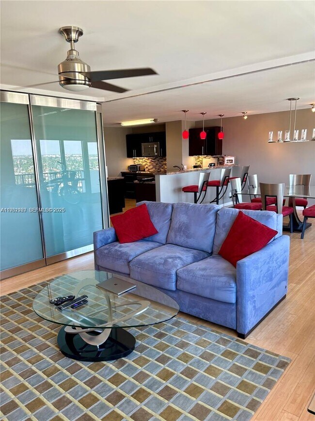 Building Photo - 340 Sunset Dr