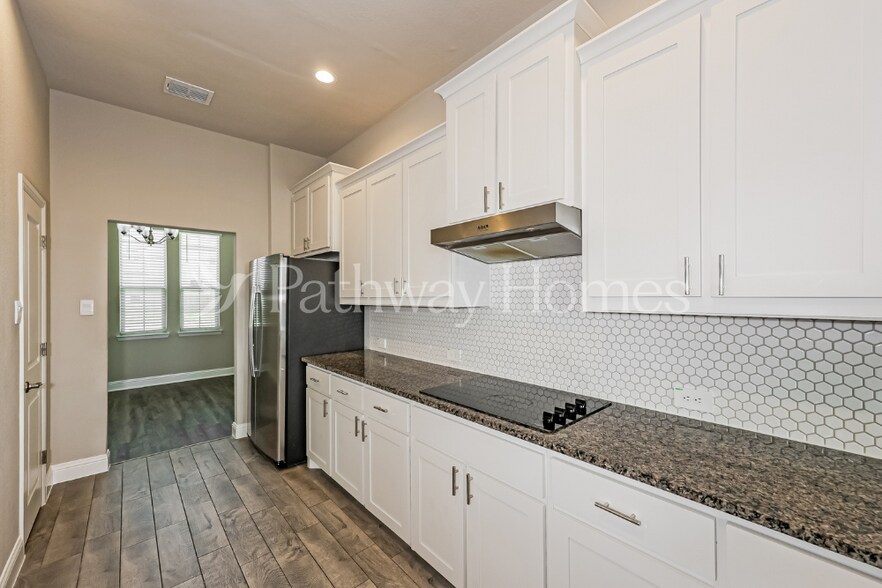 Building Photo - 838 Poppie Ln