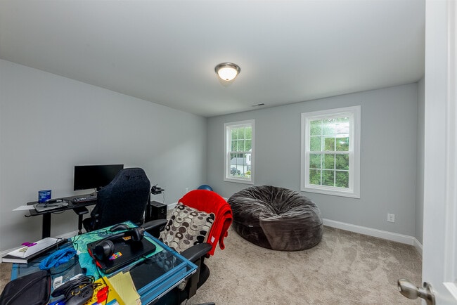 Building Photo - 105 Nice Dr