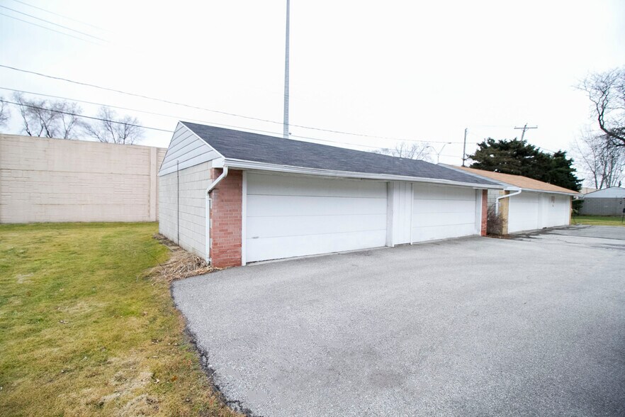 Building Photo - 3036 Carskaddon Ave