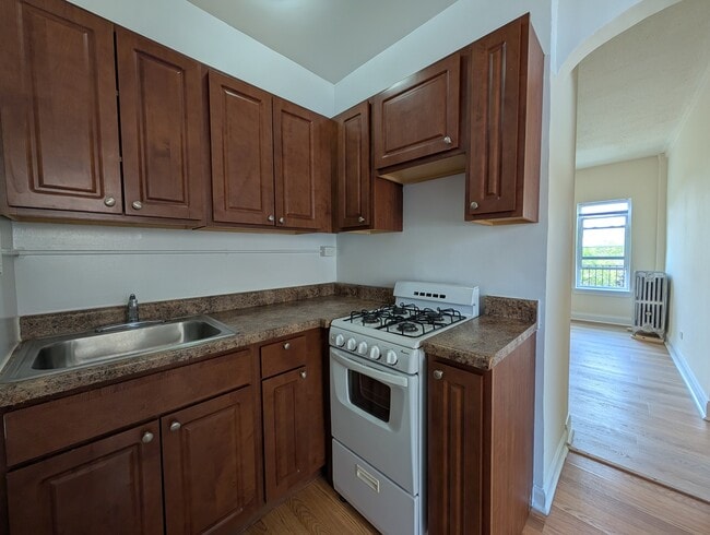 Building Photo - 5417 N Kenmore Ave