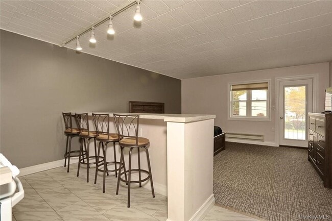 Building Photo - 30 US-9W