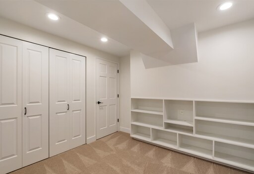 Building Photo - Stunning 4 bed home with Lake Sammamish Vi...