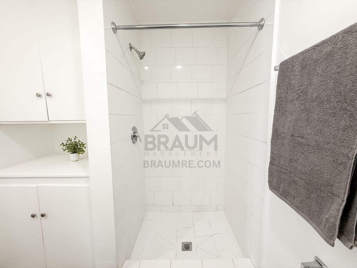 Building Photo - 6041 Whitsett Ave