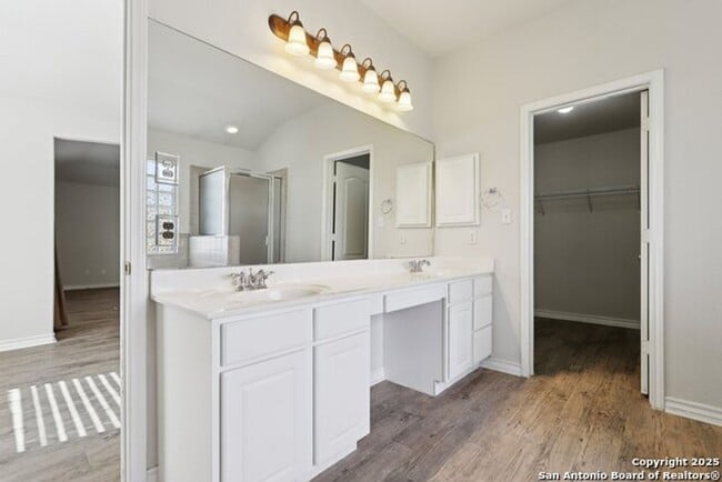 Building Photo - Stunning 4 Bedroom 2.5 Bath home in The Ridge at Lookout Canyon ~ Move in Ready!