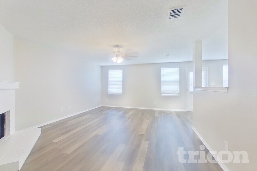 Building Photo - 2029 W Grove Ln