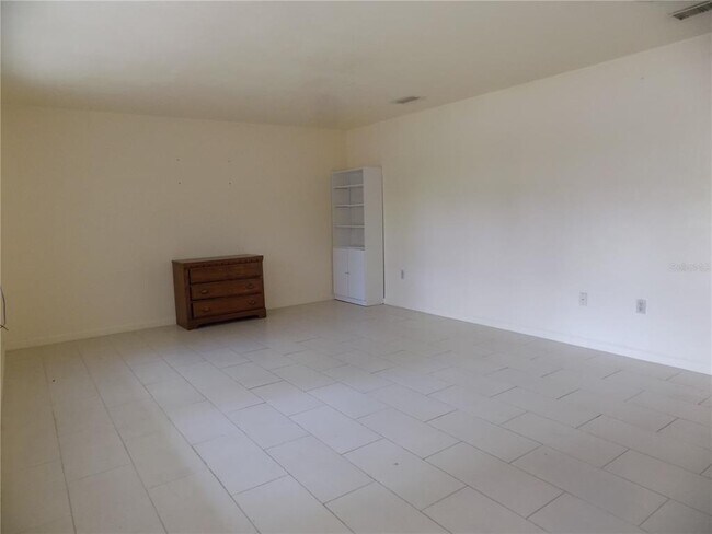 Building Photo - 1724 NW 39th Ave