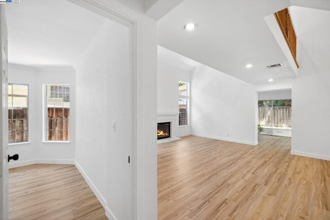 Building Photo - 1733 Magnolia Cir