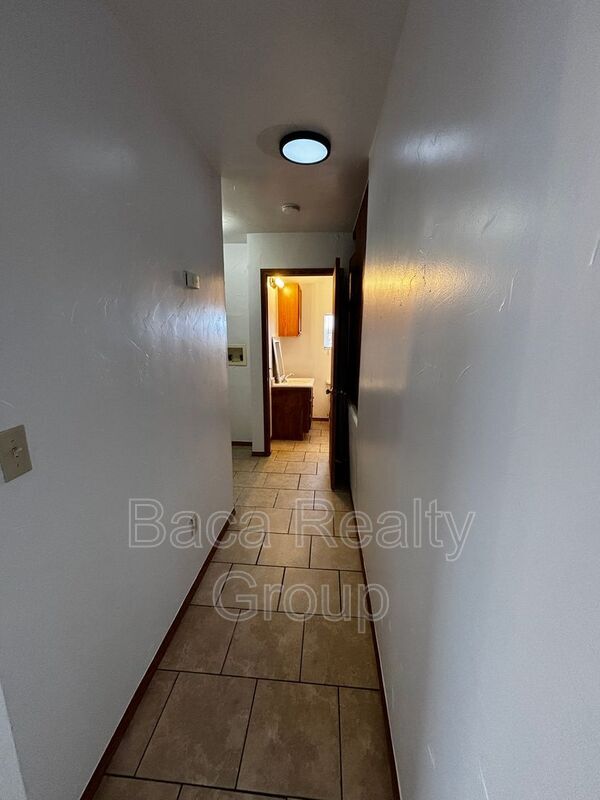 Building Photo - 112 E Jenkins St