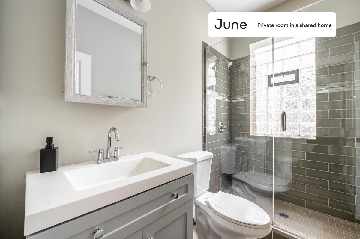 Building Photo - Room in Shared 3 bed/1 bath home