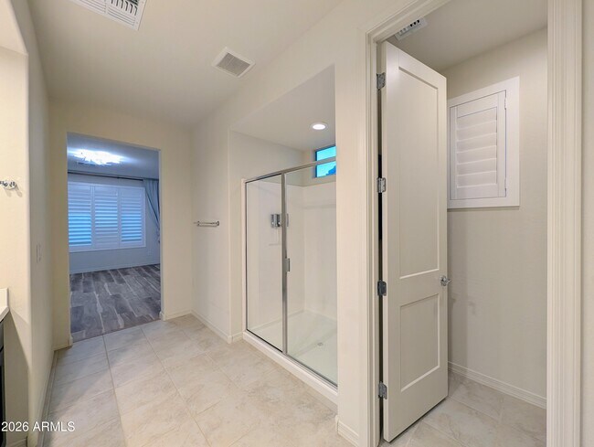 Building Photo - 5902 N 86th Dr