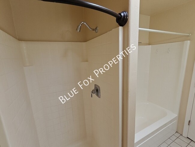 Building Photo - 9097 N Jessy Ln