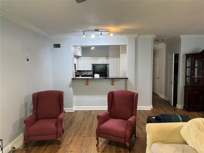 Building Photo - 204 E South St