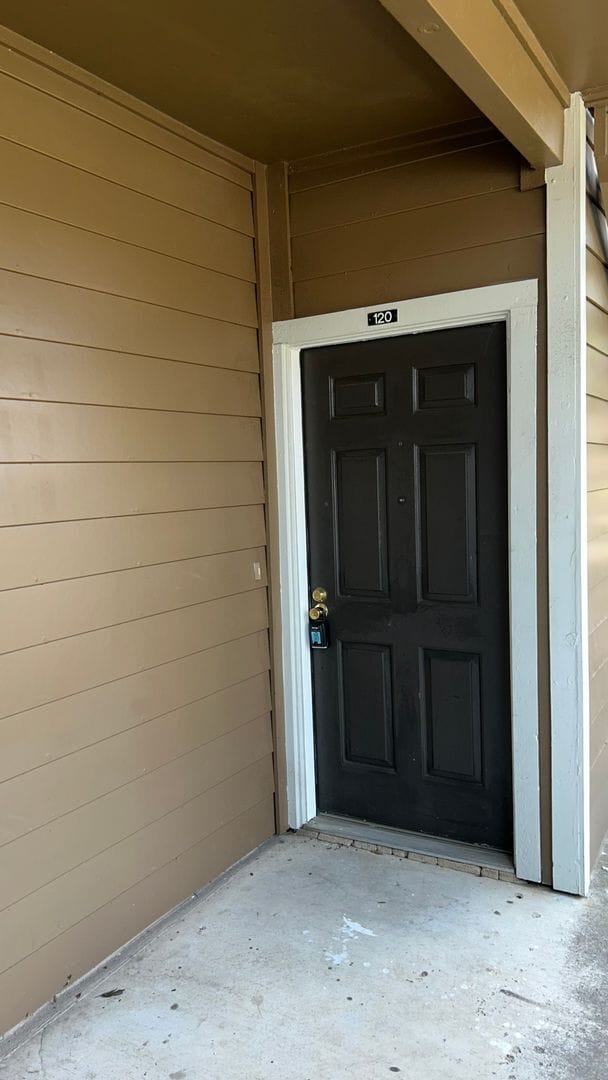 Building Photo - Ready for immediate move in!