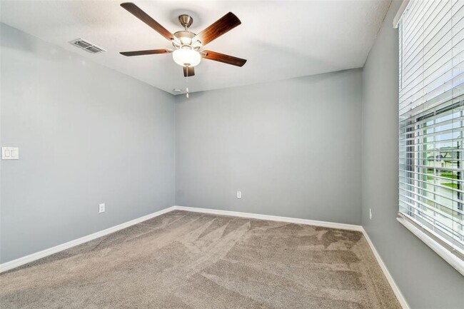 Building Photo - 8887 Little Bluestem Dr