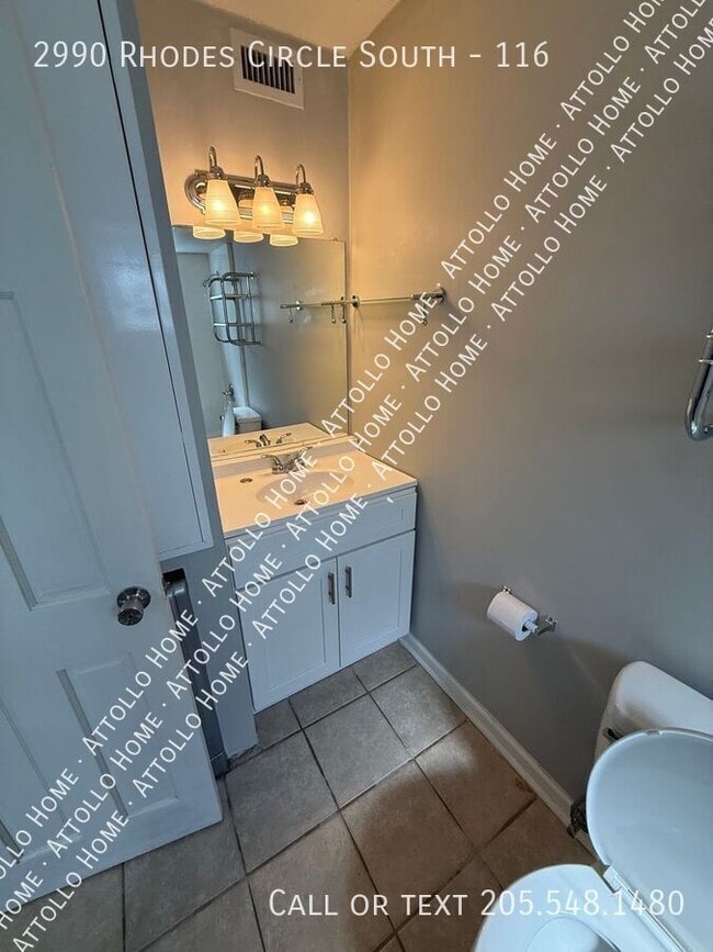 Building Photo - 2990 Rhodes Cir S