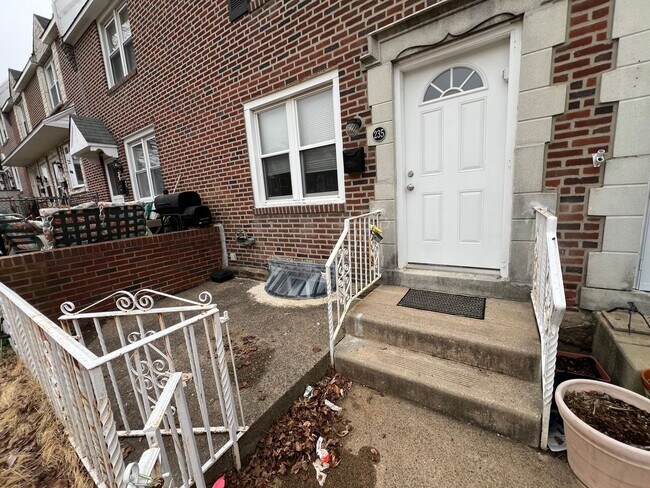 Building Photo - Beautiful 3-bed Single Family Home - Move-in Ready! (Clifton Heights)