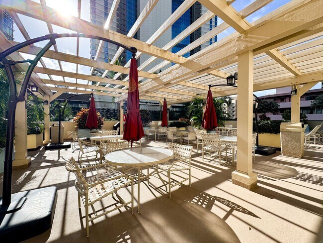 Building Photo - Fully Furnished Waikiki Condo with Direct Ocean Views, Parking, Central A/C