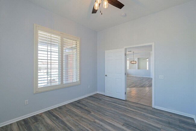 Building Photo - Gated Community!