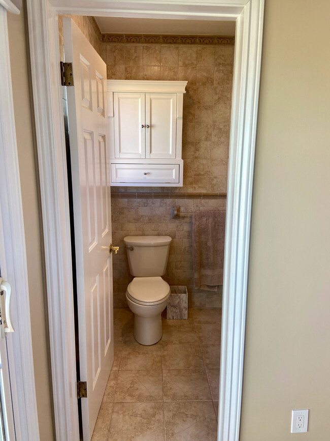 Master bathroom - 21806 Redbeam Ave