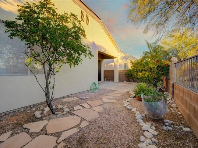 Building Photo - Beautiful 2-Bedroom, 2-Bath Home with Community Pool