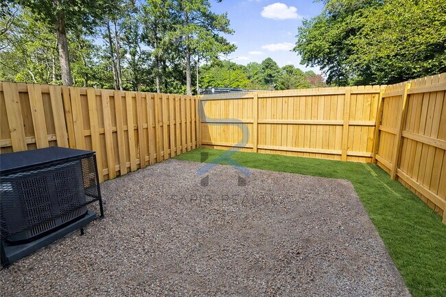 Building Photo - Charming 2BR/1.5BA All-Electric Home Next to Community Playground!