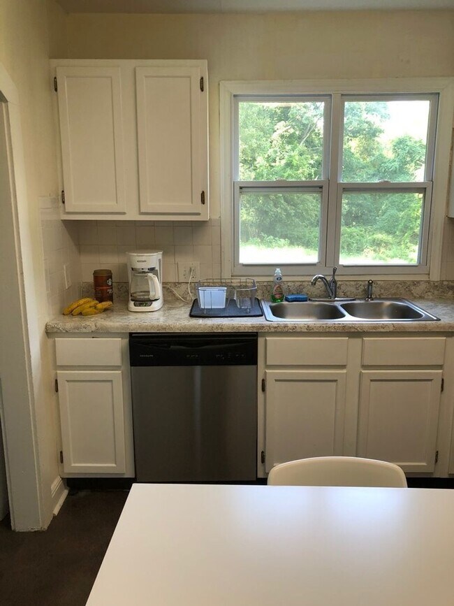 Building Photo - 1219 Brookwood Dr