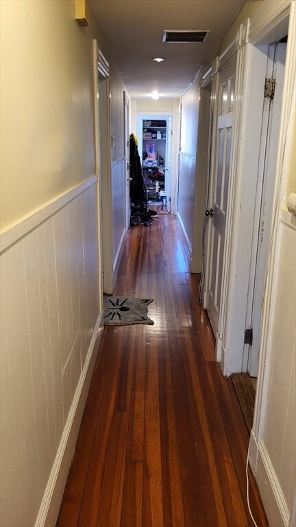 Building Photo - 12 Linden St