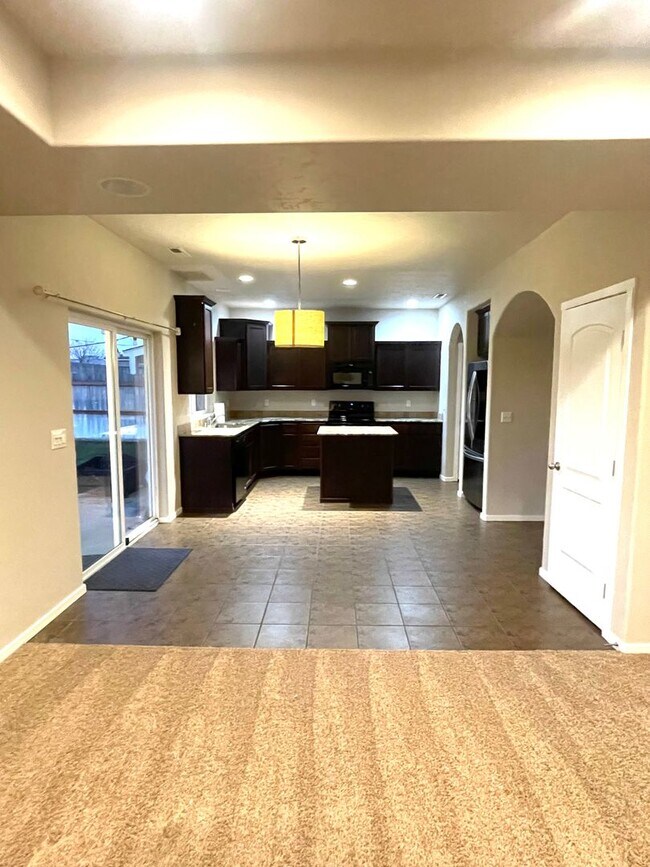 Building Photo - Charming Very Spacious 2-Story Home for Rent in Pasco, WA – Ideal Location Off Road 68!