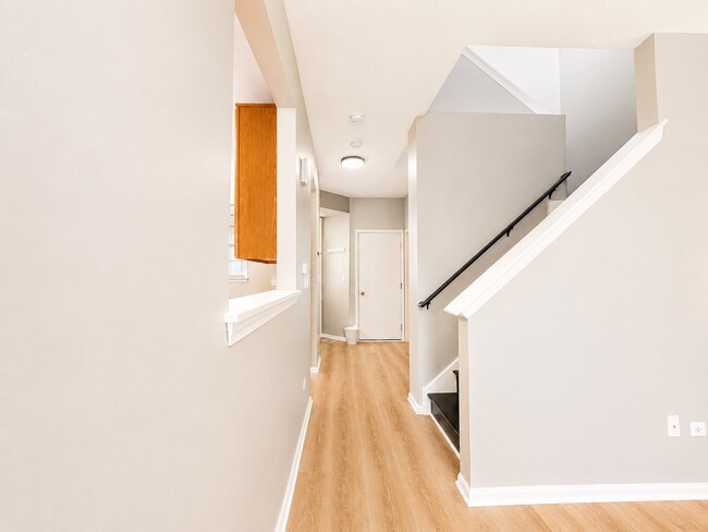 Building Photo - 2912 White Thorn Cir