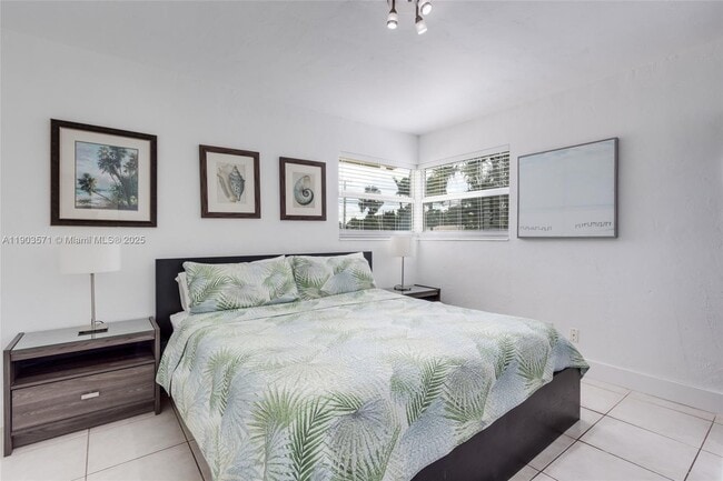 Building Photo - 906 N 13th Ave