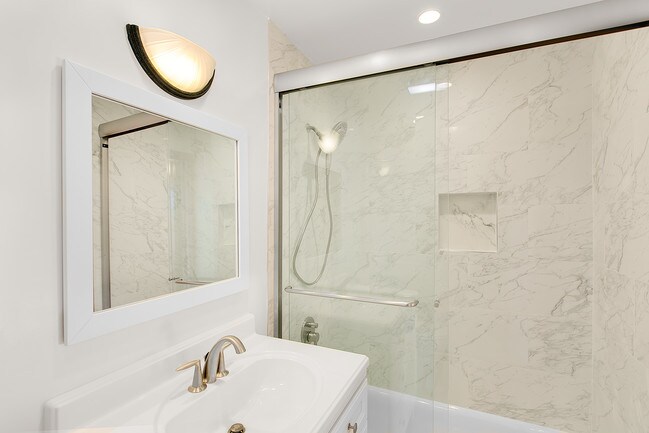 Building Photo - 1745 Selby Ave