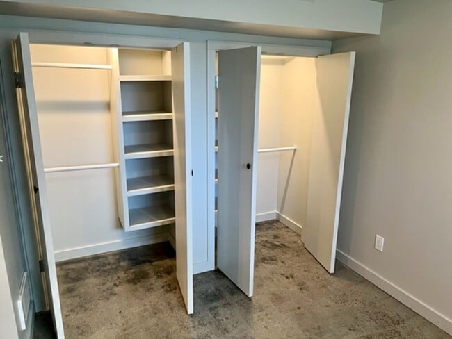 Building Photo - Ballard Duplex - Lower Unit