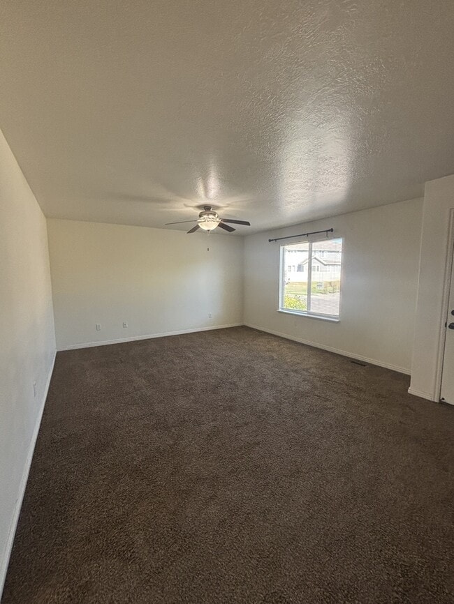 Building Photo - 3318 Quarter Mile Dr, Eagle Mountain, UT, ...