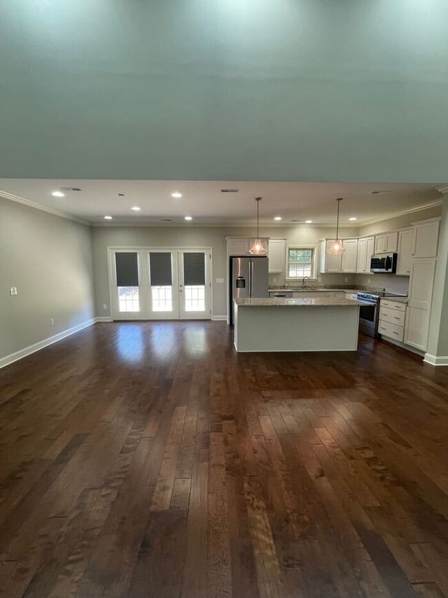 Building Photo - Beautiful 4-Bed, 3-Bath Bungalow in Highly Desirable Farragut!