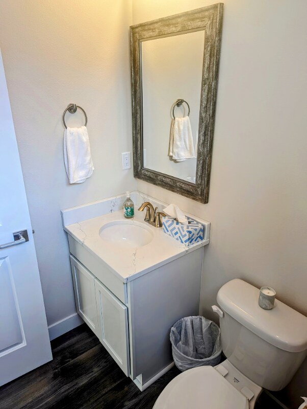 Building Photo - 957 W 12th Ave