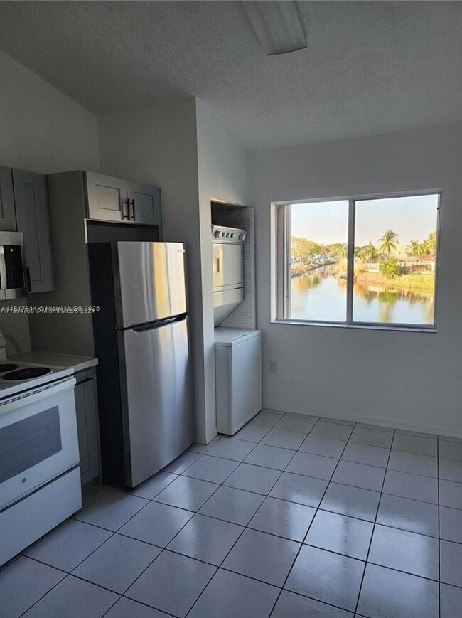 Building Photo - 6465 SW 130th Pl