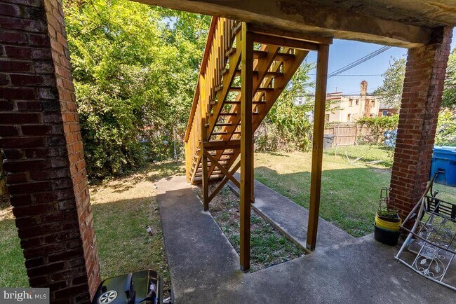 Building Photo - 430 Mellon St SE