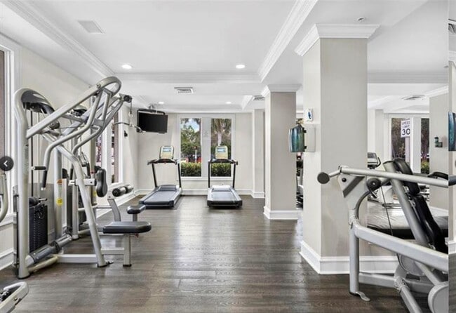 Building Photo - 533 NE 3rd Ave