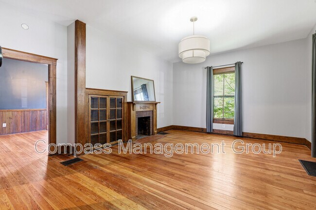 Building Photo - 424 E Burwell Ave