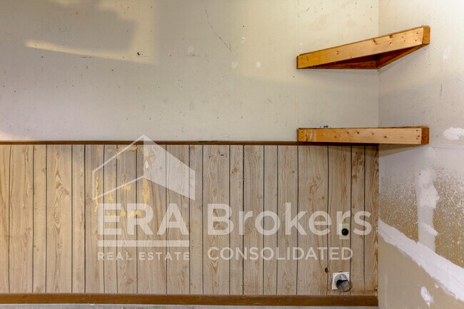 Building Photo - 1712 Sherman Dr
