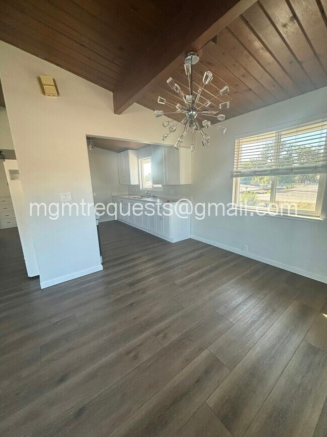 Building Photo - 622 Pine Ave