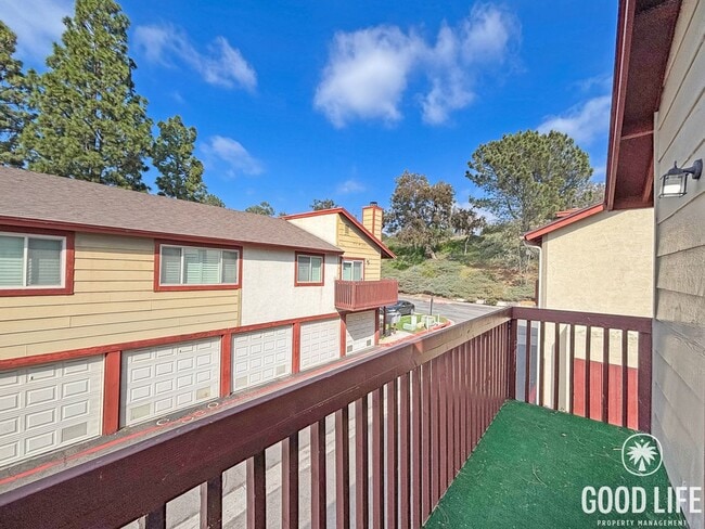 Building Photo - Stunning 3BD/2BA 2nd Floor Condo in Chula Vista W/ A/C, W/D, 2 Balconies, Community Pool & Spa!