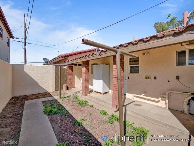 Building Photo - 2 br, 1 bath Triplex - 425 East Hermosa St...