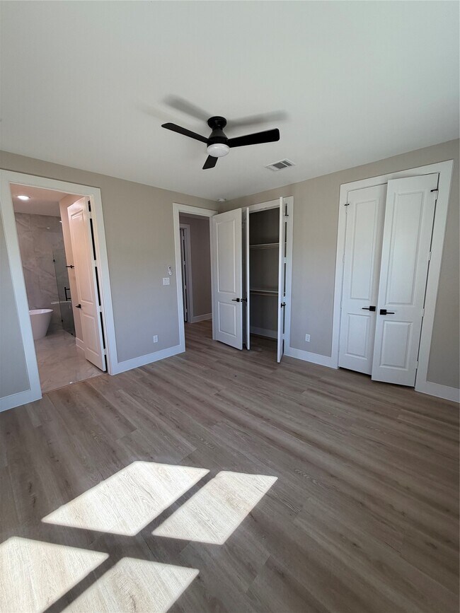 Building Photo - 20003 Venetto St