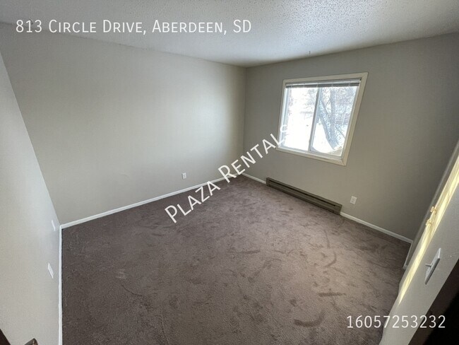 Building Photo - 1105 N Main St