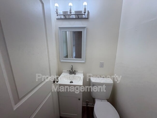 Building Photo - 4920 Gardiner Dr