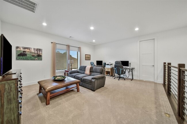 Building Photo - 1015 Oak Briar Ln